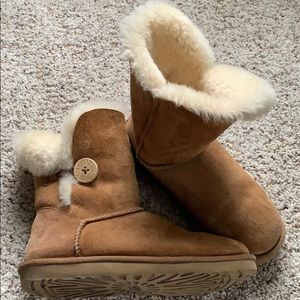 Women’s Ugg Button Boots Chestnut Suede Size 7